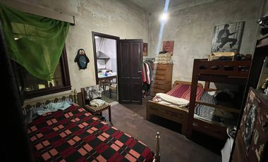 Casa de tres ambientes a reciclar en Venta