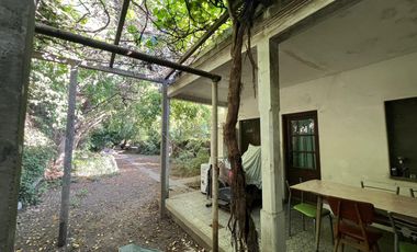 Casa de tres ambientes a reciclar en Venta