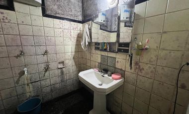 Casa de tres ambientes a reciclar en Venta