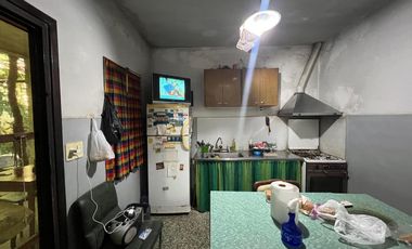 Casa de tres ambientes a reciclar en Venta