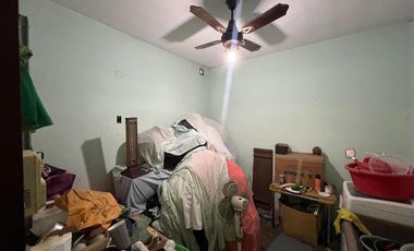 Casa de tres ambientes a reciclar en Venta