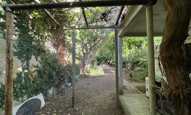 Casa de tres ambientes a reciclar en Venta