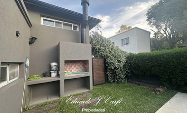 VENTA DE CASA 4 AMBIENTES - EN BARRIO  LOS OLIVOS