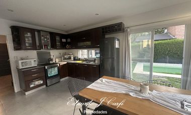 VENTA DE CASA 4 AMBIENTES - EN BARRIO  LOS OLIVOS