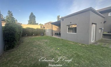 VENTA DE CASA 4 AMBIENTES - EN BARRIO  LOS OLIVOS
