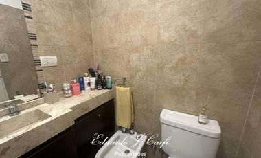 VENTA DE CASA 4 AMBIENTES - EN BARRIO  LOS OLIVOS
