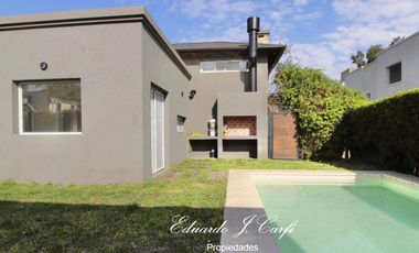 VENTA DE CASA 4 AMBIENTES - EN BARRIO  LOS OLIVOS