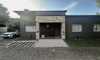 VENTA DE CASA 4 AMBIENTES - EN BARRIO  LOS OLIVOS