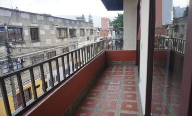 ARRIENDO CASA EN LAURELES - ESTADIO
