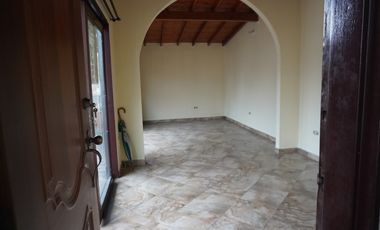 ARRIENDO CASA EN LAURELES - ESTADIO