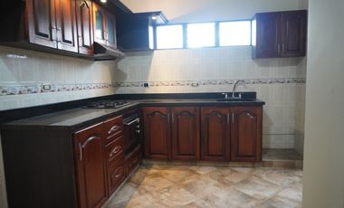 ARRIENDO CASA EN LAURELES - ESTADIO