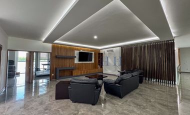 RESIDENCIA DE LUJO  EN FRACCIONAMIENTO CON  CLUB DE GOLF