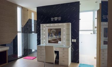 RESIDENCIA DE LUJO  EN FRACCIONAMIENTO CON  CLUB DE GOLF