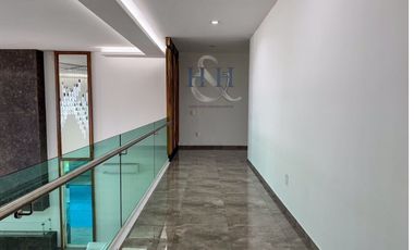 RESIDENCIA DE LUJO  EN FRACCIONAMIENTO CON  CLUB DE GOLF