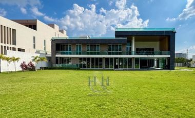 RESIDENCIA DE LUJO  EN FRACCIONAMIENTO CON  CLUB DE GOLF