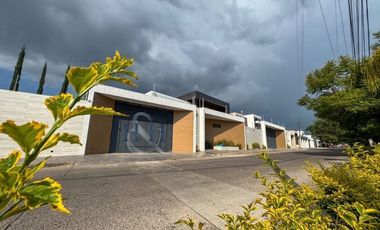 RESIDENCIA DE LUJO  EN FRACCIONAMIENTO CON  CLUB DE GOLF