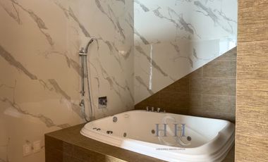 RESIDENCIA DE LUJO  EN FRACCIONAMIENTO CON  CLUB DE GOLF