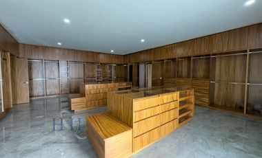 RESIDENCIA DE LUJO  EN FRACCIONAMIENTO CON  CLUB DE GOLF