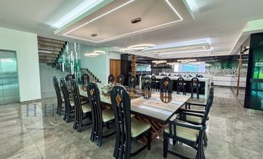 RESIDENCIA DE LUJO  EN FRACCIONAMIENTO CON  CLUB DE GOLF