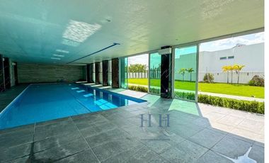 RESIDENCIA DE LUJO  EN FRACCIONAMIENTO CON  CLUB DE GOLF