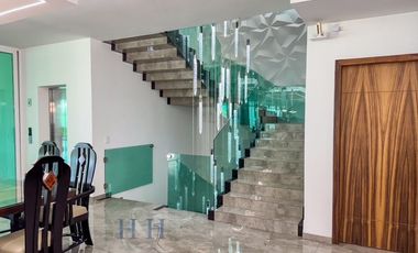 RESIDENCIA DE LUJO  EN FRACCIONAMIENTO CON  CLUB DE GOLF