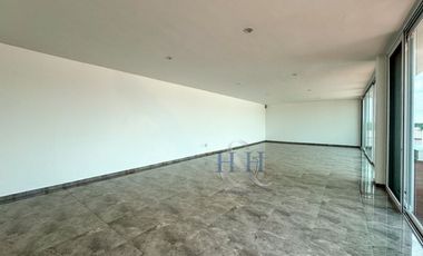 RESIDENCIA DE LUJO  EN FRACCIONAMIENTO CON  CLUB DE GOLF