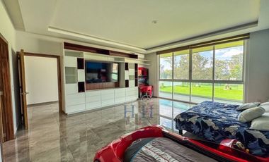 RESIDENCIA DE LUJO  EN FRACCIONAMIENTO CON  CLUB DE GOLF