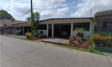 SE VENDE CASA EN LOS ANDES CON 205MT2 POR SOLO B/. 95,000