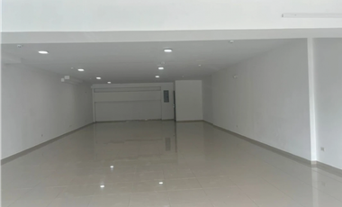 Se alquila local en vía españa