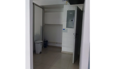 Se alquila local en vía españa