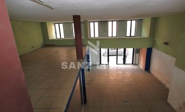 CENTRO: Excelente local en 2 niveles, céntrico en calle Madero.