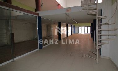 CENTRO: Excelente local en 2 niveles, céntrico en calle Madero.