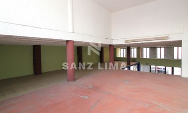 CENTRO: Excelente local en 2 niveles, céntrico en calle Madero.