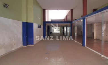 CENTRO: Excelente local en 2 niveles, céntrico en calle Madero.