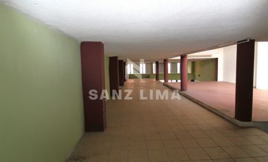 CENTRO: Excelente local en 2 niveles, céntrico en calle Madero.