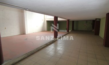 CENTRO: Excelente local en 2 niveles, céntrico en calle Madero.