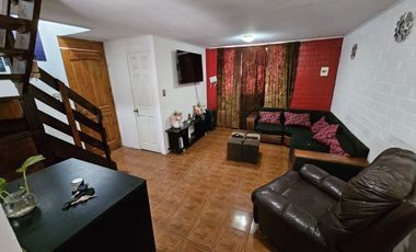 Oportunidad / Amplia Casa / Centro de Lampa / 5D+1B