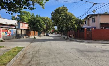 Oportunidad / Amplia Casa / Centro de Lampa / 5D+1B
