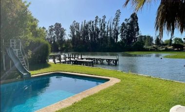 3 Casas Amobladas A Orilla De Lago Rapel