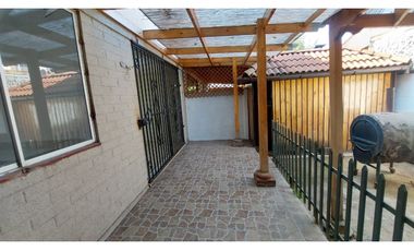 CASA REMODELADA EN SANTO TOMÁS (4D-4B) - QUILICURA