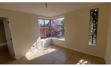 CASA REMODELADA EN SANTO TOMÁS (4D-4B) - QUILICURA