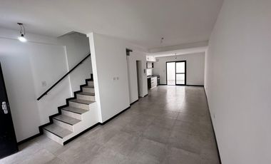 duplex de 3 ambientes con cochera y patio en Lomas de Zamora