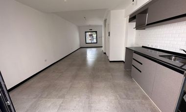 duplex de 3 ambientes con cochera y patio en Lomas de Zamora
