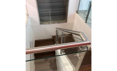 Vendo Oficina 438 mts La Strada Milla de Oro
