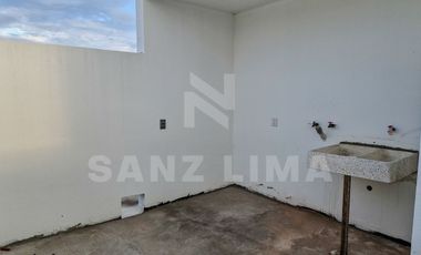 PUNTARENA RESIDENCIAL: Casa única con amplios espacios y luz natural.