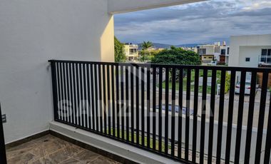 PUNTARENA RESIDENCIAL: Casa única con amplios espacios y luz natural.