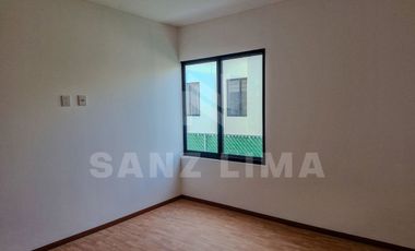 PUNTARENA RESIDENCIAL: Casa única con amplios espacios y luz natural.