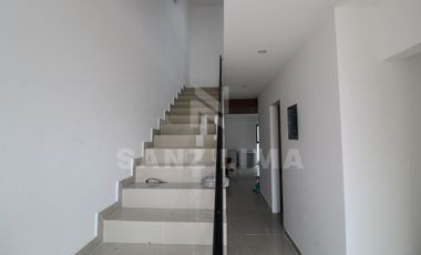 PUNTARENA RESIDENCIAL: Casa única con amplios espacios y luz natural.