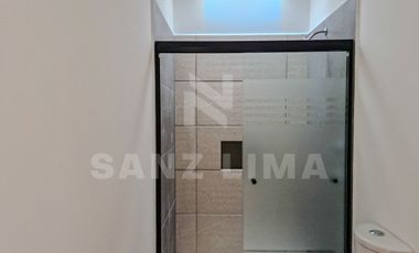 PUNTARENA RESIDENCIAL: Casa única con amplios espacios y luz natural.