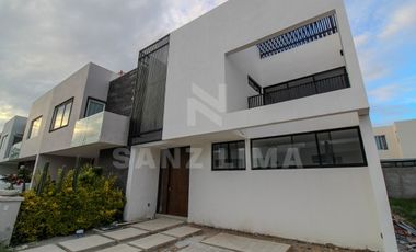 PUNTARENA RESIDENCIAL: Casa única con amplios espacios y luz natural.